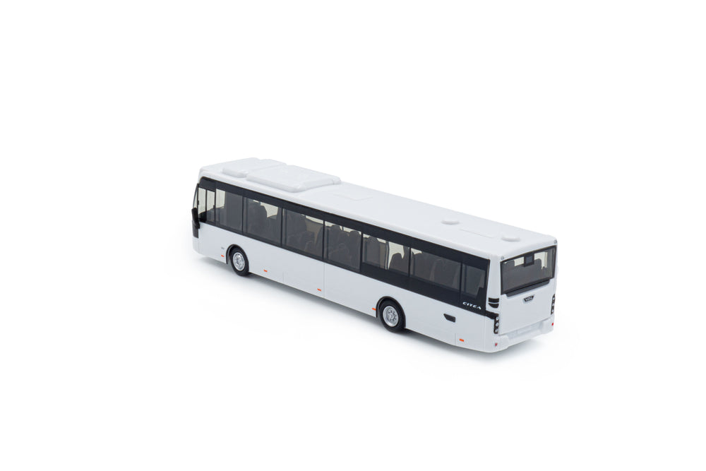 Zij/Achteraanzicht van een witte VDL Citea LLE miniatuurbus in de schaal 1:87 van het merk Holland Oto