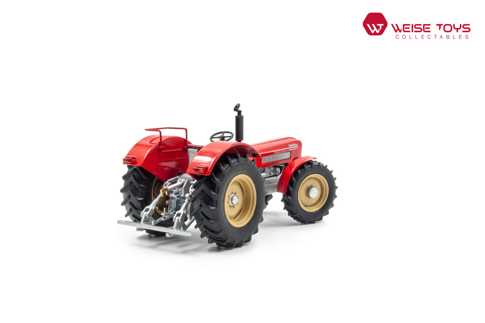 zij/achteraanzicht van een rode Schlüter Super 1250 V miniatuur tractor in de schaal 1 op 32.