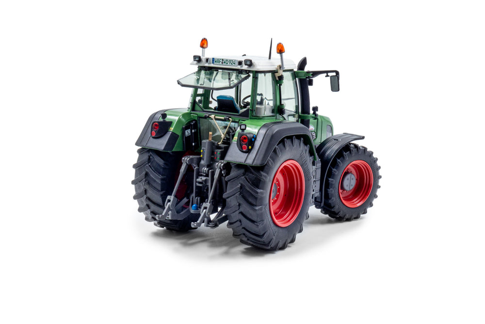 De Fendt Favorit 924 Vario Gen 2 is een gedetailleerd schaalmodel op schaal 1:32 van het merk Weise Toys.