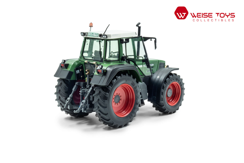 Een groene FENDT Favorit 816 miniatuur tractor in schaal 1:32 van het merk Weise Toys