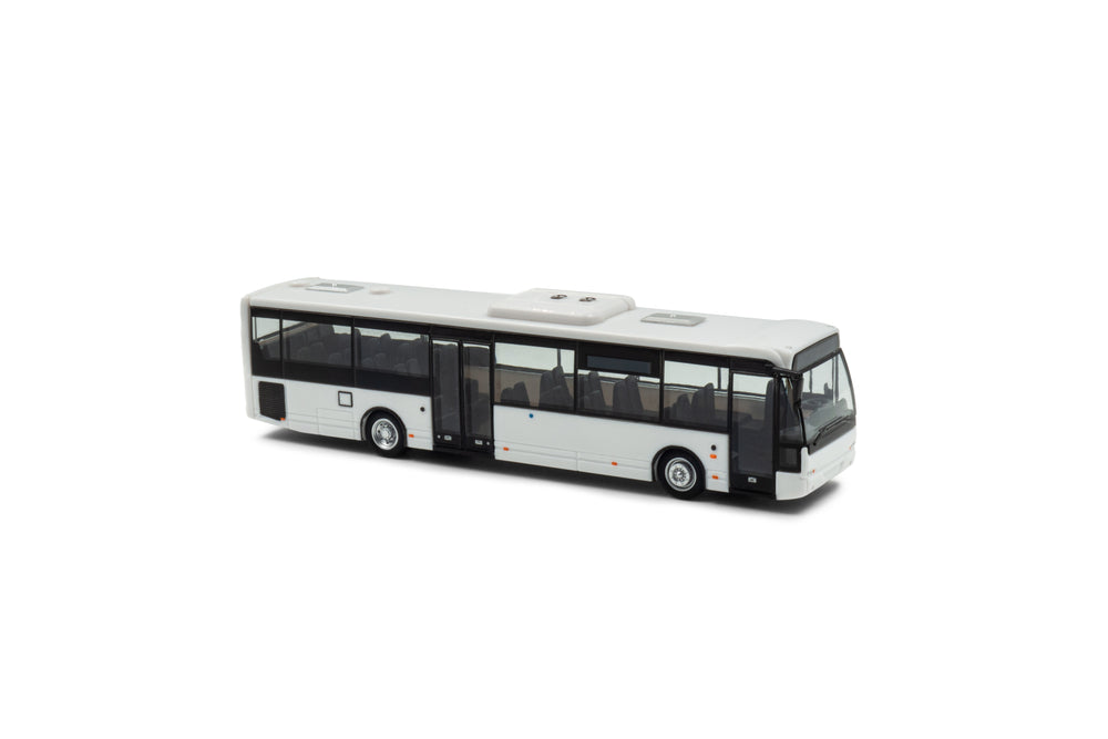 Een basis witte uitvoering van de VDL Ambassador miniatuurbus in schaal 1:87 met de airco in het midden. Van het merk Holland Oto Products