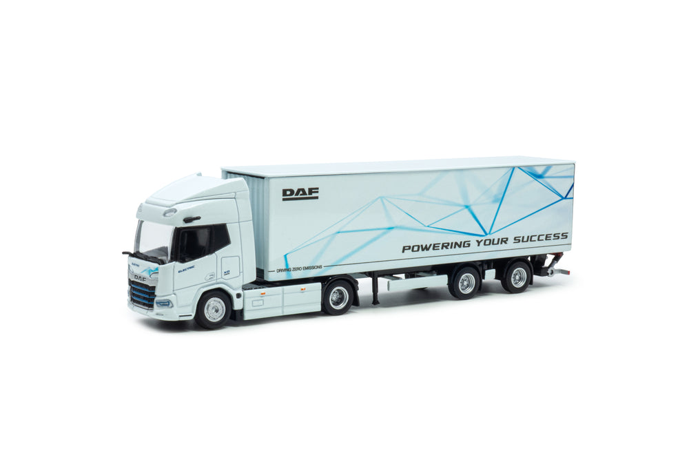 Witte DAF XD Electric truck en trailer miniatuur vrachtwagen in schaal 1:87. In de uitvoering Powering your succes Gemaakt door het merk Holland Oto