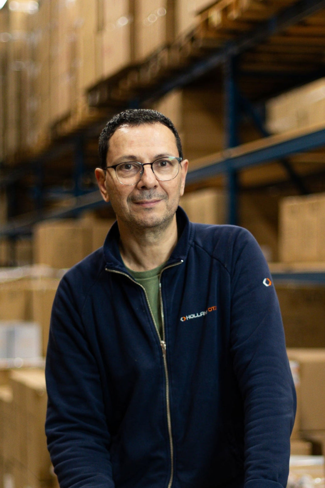 Marcelo Mello Colina Salesmanager van het merk Weise Toys en medewerker van Holland Oto in magazijn