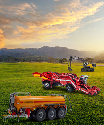 gras landschap met zonsondergang en Miniatuur modellen van constructie en agriculture.