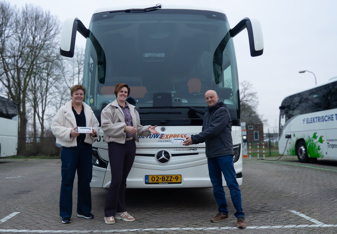 Primeur voor Betuwe Express: eerste Mercedes-Benz Tourismo in schaal 1:87 met eigen livery in Nederland