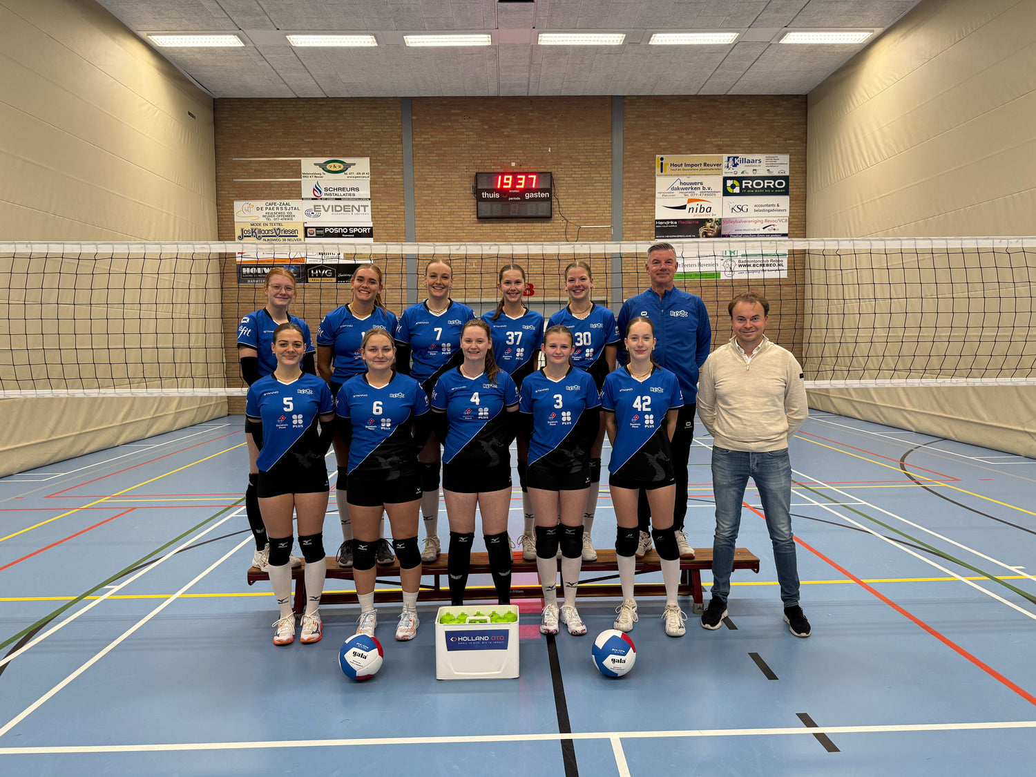 Trotse sponsor van het damesteam van Volleybalclub Revoc/VCB!