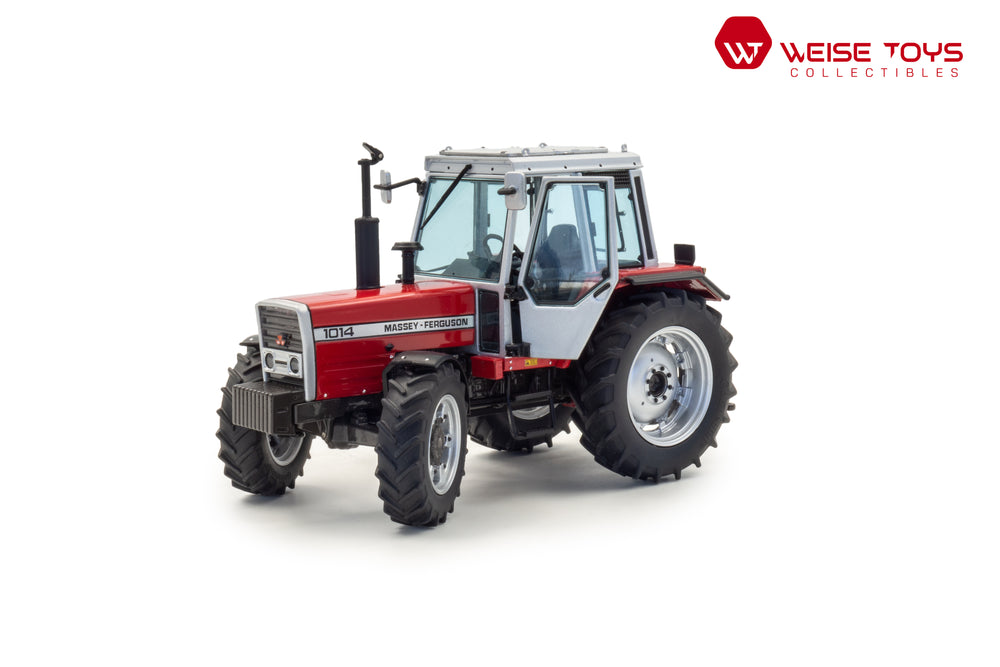 zij/vooraanzicht van een rodMassey Ferguson 1014 miniatuur tractor in de schaal 1 op 32 met frontgewicht en openstaande deur.