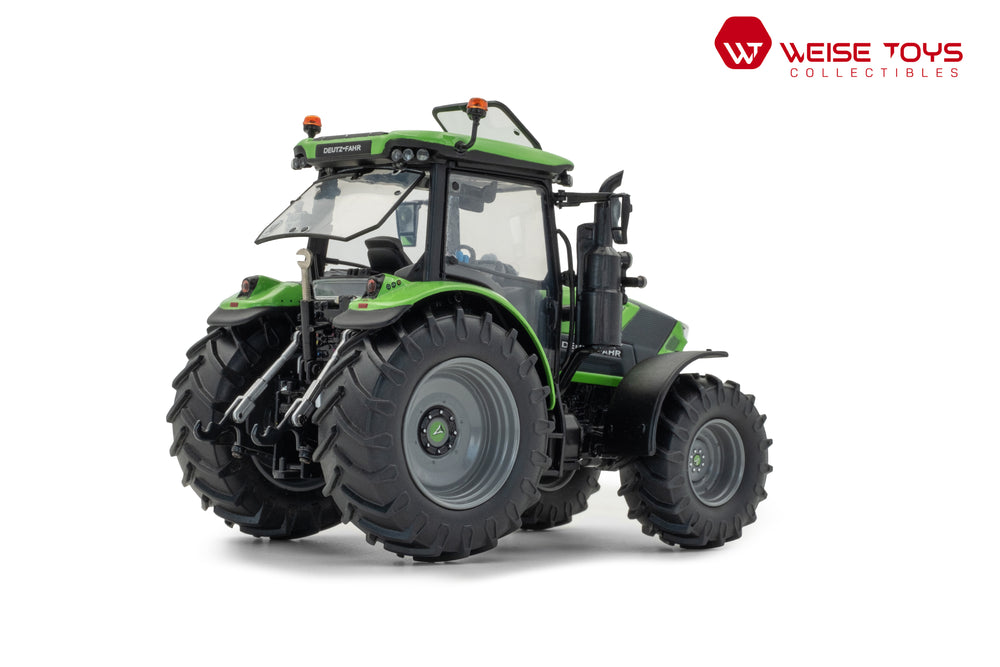 achteraanzicht van een groene Deutz 6135C RV shift miniatuur tractor in schaal 1:32 van het merk Weise Toys
