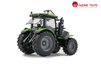 achteraanzicht van een groene Deutz 6135C RV shift miniatuur tractor in schaal 1:32 van het merk Weise Toys