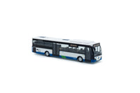 Zij/vooraanzicht van een wit/blauwe VDL Citea LLE miniatuurbus in de schaal 1:87 van het merk Holland Oto. In de uitvoering van Niag. Lijn SB58 bestemming Nijmegen.