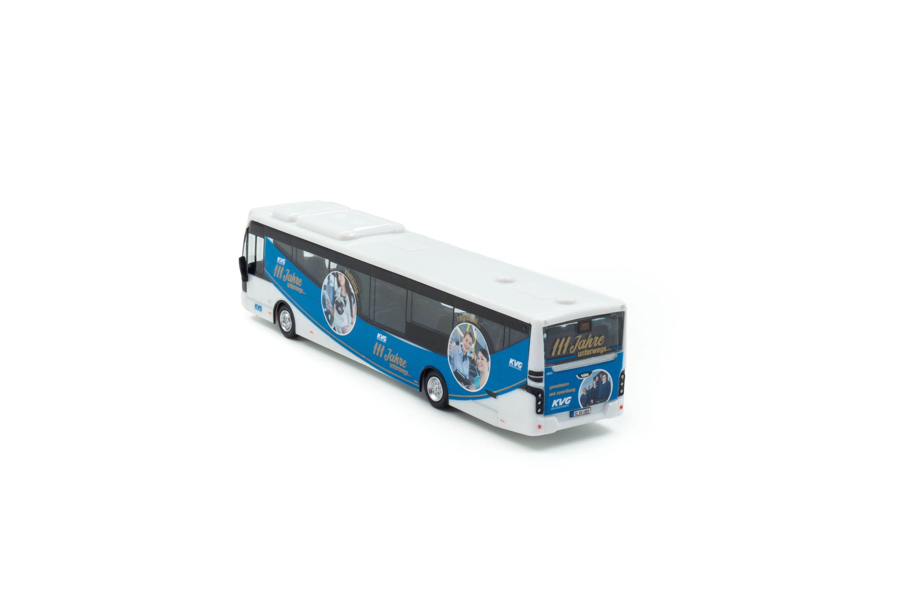 zij/achteraanzicht van een witte VDL Citea - KVG jubileum miniatuur bus in de schaal 1 op 87. 