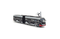 zij/vooraanzicht van een VDL Citea SLFA miniatuur Harmonicabus in de schaal 1 op 87 in de grijs/rode uitvoering van KVB Koln. Lijn 141