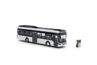 Vooraanzicht van een Ebusco 2.2 miniatuurbus in de schaal 1 op 87 in de basis witte uitvoering.