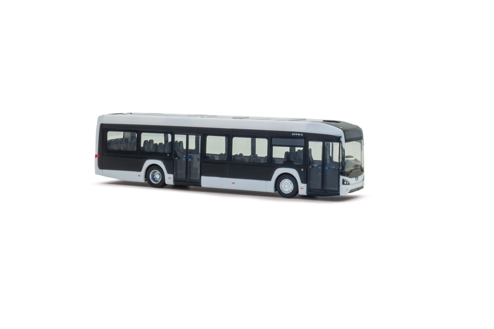 vooraanzicht van de witte miniatuurbus VDL Citea LF-122 in schaal 1:87