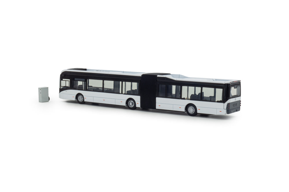 Achteraanzicht van een Ebusco 3.0 18 meter miniatuur harmonicabus in de schaal 1 op 87 in de basis witte uitvoering.