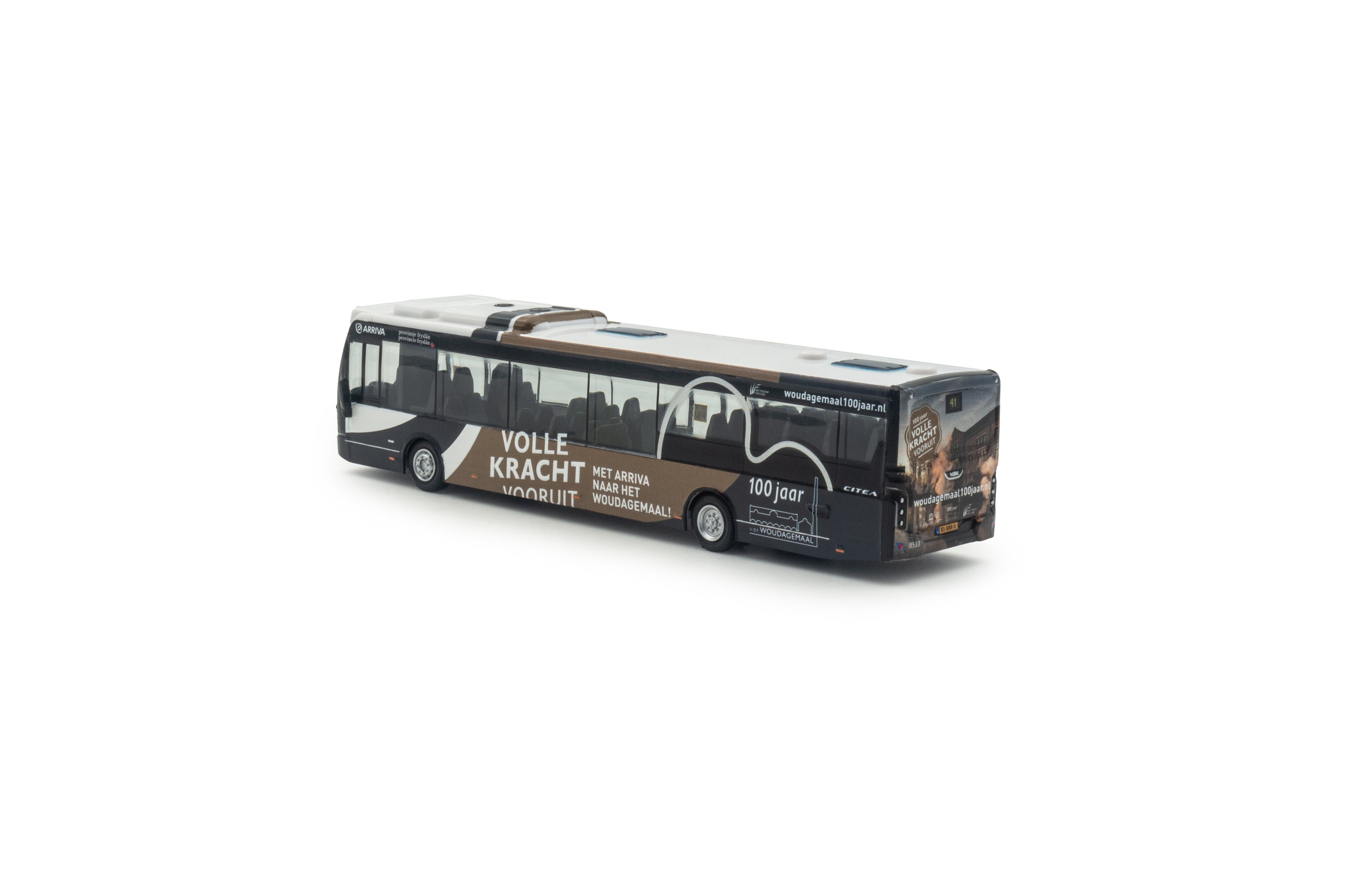 zij/achteraanzicht van een zwart/bruine VDL Citea LLE Arriva Woudagemaal miniatuur bus in de schaal 1 op 87. Lijn 41 Heerenveen.