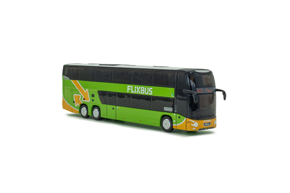 Vooraanzicht van groene VDL Futura DD miniatuurbus in schaal 1:87 in de uitvoering van Flixbus. Lijn 823 Paris.