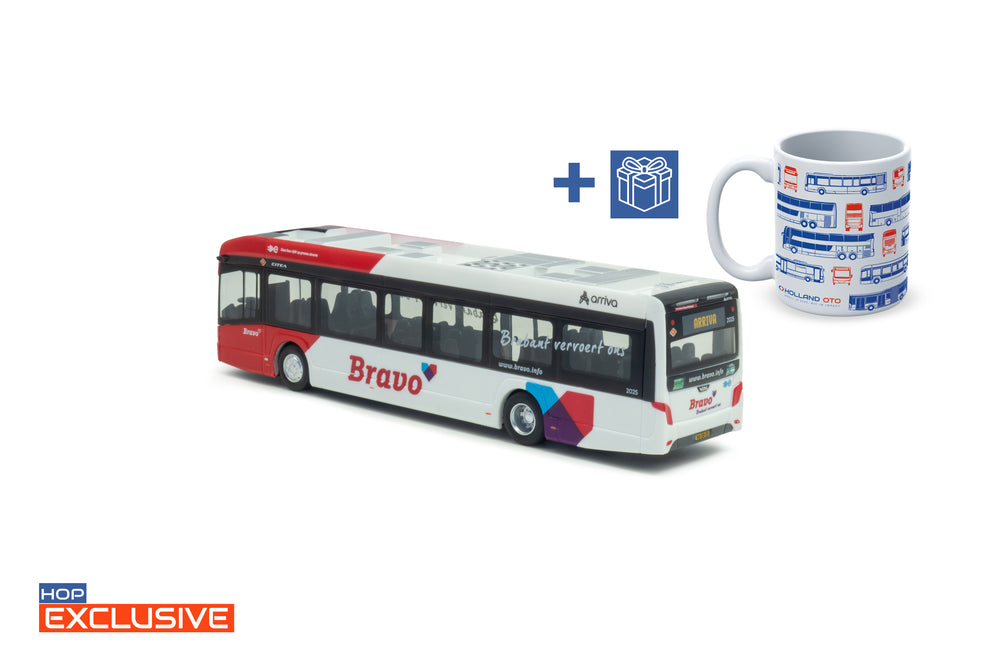 Achteraanzicht VDL Citea LF-122 miniatuurbus in Bravo promo uitvoering, nu met Holland Oto koffiemok