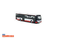 Vooraanzicht van de witte met rode miniatuurbus VDL citea LLE in schaal 1:87 in de uitvoering van Veolia. Lijn 22 bestemming waubach.