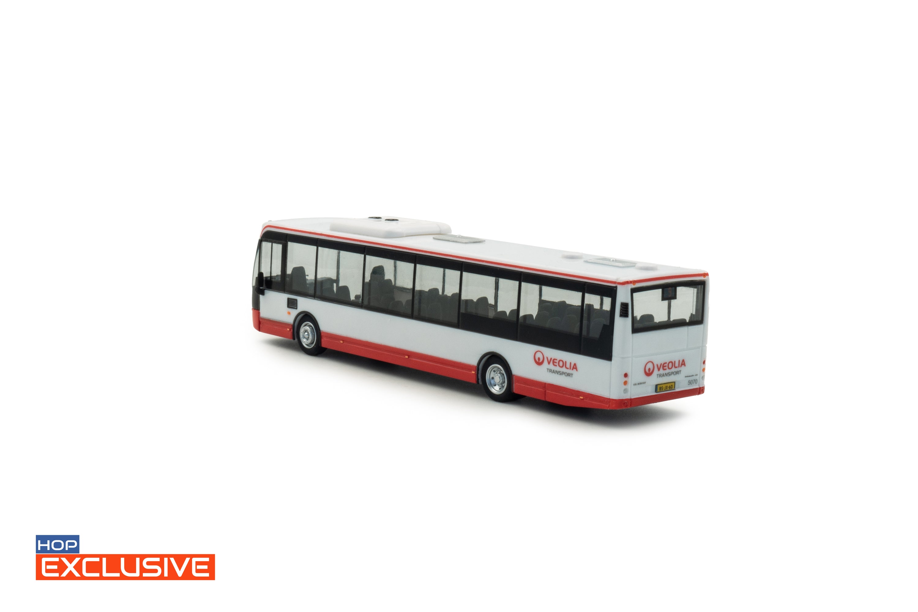 Een wit rode VDL Ambassador miniatuurbus in schaal 1:87 in de uitvoering Veolia Limburg lijn 9 Bunde Station. Het miniatuur is van het merk Holland Oto Products uit de HOP exclusive collectie