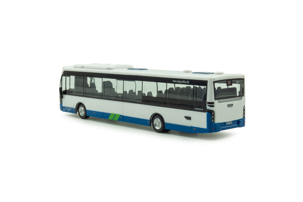 Het achteraanzicht van een witte VDL Citea LLE miniatuurbus in de schaal 1 op 87 in de uitvoering van niag. Lijn 56 bestemming Bedburg - Hau Rathaus