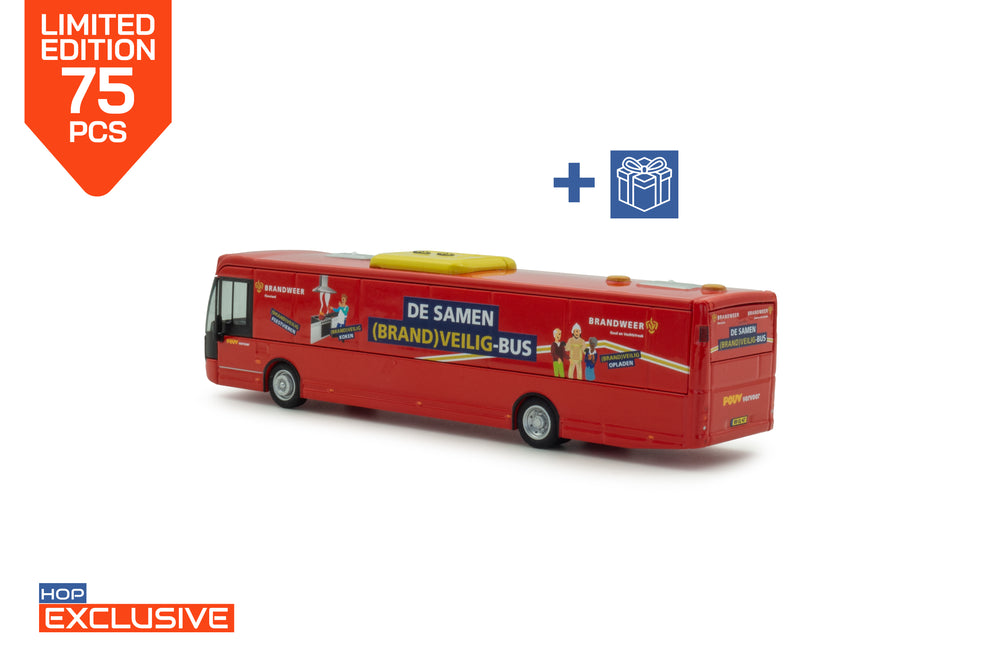 Een rode VDL Ambassador miniatuurbus in schaal 1:87 in de uitvoering Brandweerbus - Pourvervoer