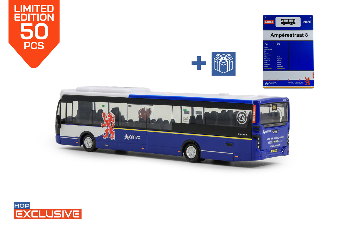 Achteraanzicht van blauwe VDL Citea LLE miniatuurbus in de uitvoering van Arriva Limburg lijn 66 Roermond via Reuver. Een HOP exclusive model van 50 stuks