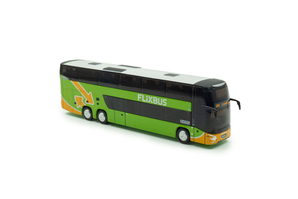 Zij/vooraanzicht van een groene VDL Futura DD miniatuur bus in schaal 1 op 87 in de uitvoering Flixbus. Lijn 080 bestemming London.