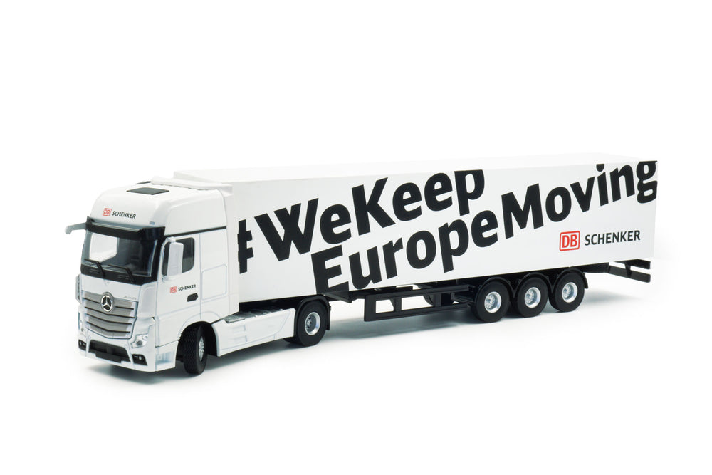 Zij/vooraanzicht van Mercedes-Benz Actros MP4 miniatuur vrachtwagen in schaal 1 op 50 in de uitvoering schenker. 